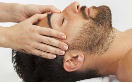 Массаж головы расслабляет ум и стимулирует рост волос