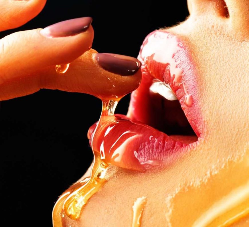 Массаж губ с маслом и медом