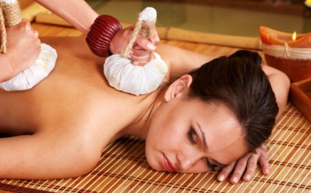 Польза тайского массажа травяными мешочками