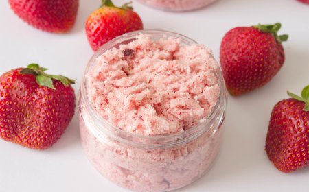 Фруктовый пилинг подходит для рук и декольте