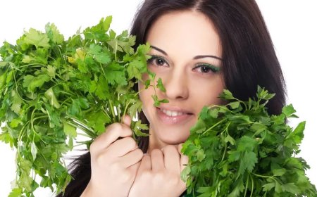 Петрушка: полезные свойства для лица