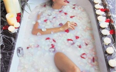 Молочная ванна Клеопатры — божественная процедура у вас дома