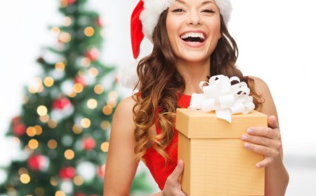 Что подарить на Новый год людям, которые просто обожают косметику?