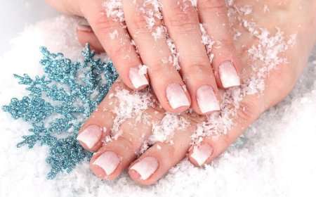3 средства, необходимые женщине, для ухода за кожей рук и ногтями в зимнее время года