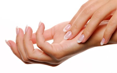 Сухая кожа рук: что делать с этой проблемой и какие аспекты при этом стоит учитывать?