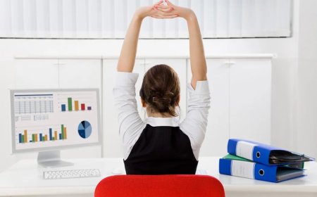6 упражнений, которые помогут снять напряжение в спине после рабочего дня за компьютером