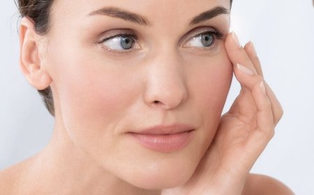 Уход за нежными веками с помощью масел