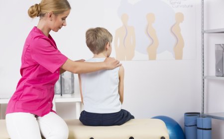 Сколиоз у детей: почему важно обнаружить его как можно раньше