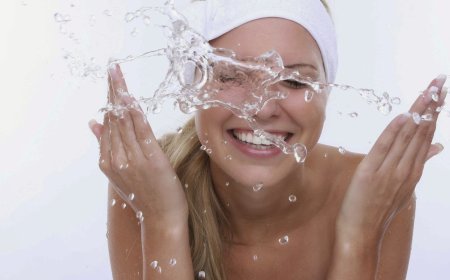 Роль воды в здоровье кожи: как гидратация влияет на красоту